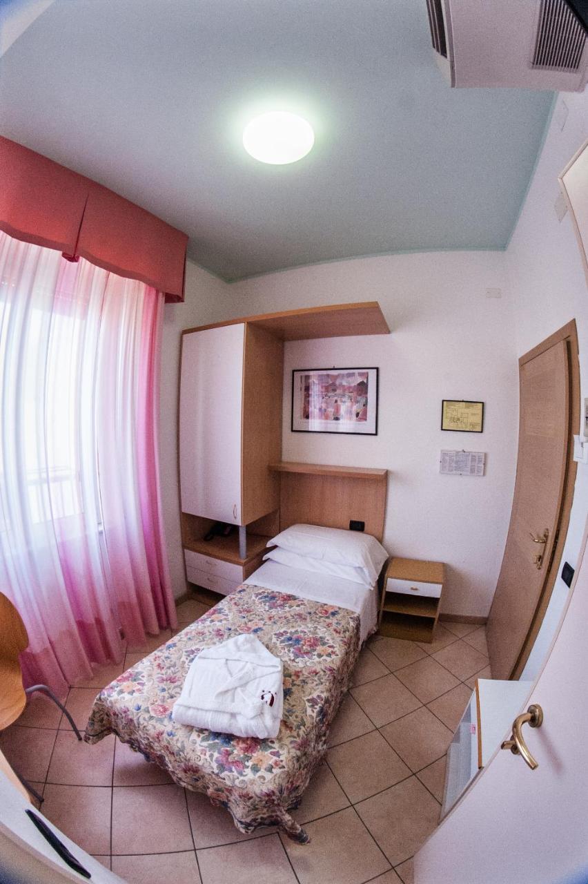 Hotel Angelini Rimini Eksteriør billede